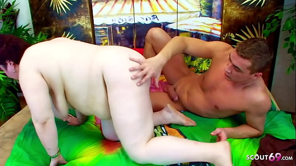 Ibu Gendut Montok Tua Digebukin Kasar Sama Anak Tiri, Ngebut Sampai Meraung.
