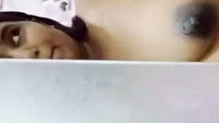 Swathi Naidu Mandi Sambil Perut Buncit, Pose Selfie Bikin Makin Panas