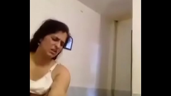 Desi, Si Seksi Yang Bikin Liur Meleleh Dan Pikiran Kotor Terusik.