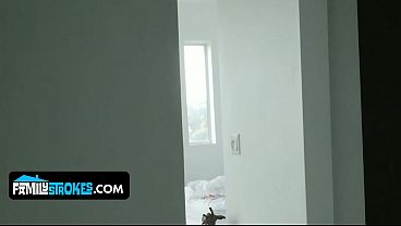 Blonde Montok Daisy Stone Terima Muncratan Kontol Dari Kakak Tiri Yang Horny