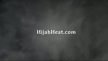 Gadis Arab Muslim Kaku Dikeroyok Habis-habisan Di Kantor