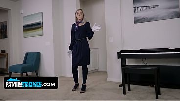 Blonde Tante Allie Nicole Nampol Dikocok Sampai Penuh Sama Adik Tiri