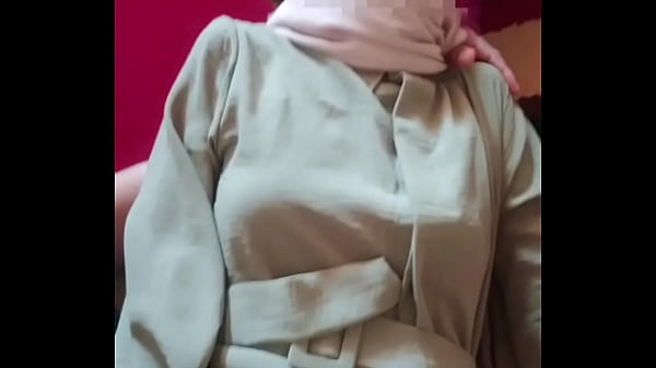 Saudari Tiri Berhijab Digebukin Pas Lagi Kumpul Lebaran
