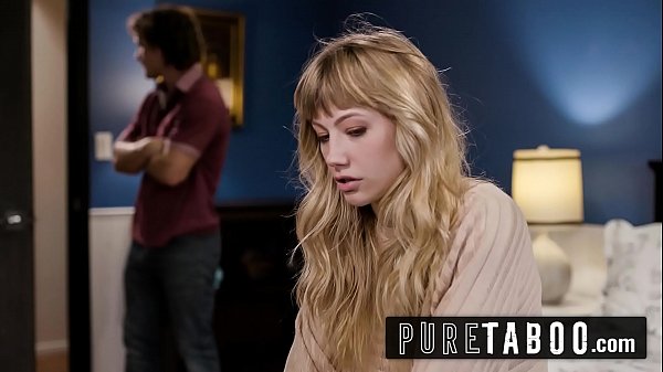 Abang Sepupu Pertama Kali Ngewein Si Ivy Wolfe, Cewek Pirang Polos Yang Masih Perawan.