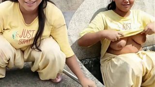 Gandi Gali Ke Beech, Jawani Mein Jal Rahi Shadi Shuda Bhabhi Ke Saath Chhat Par Khatarnak Romance, Gaon Ki Chhori Ka Desi Outdoor Sex Video.