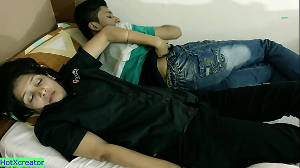 Berbagi Ranjang Dengan Kakak Tiri! Nge-seks Panas Banget Dengan Suara Hindi Yang Bikin Nagih